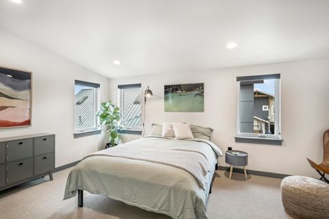 Tiny photo for 18 SW Roosevelt Avenue #4, Bend, OR 97702 (MLS # 220215877)