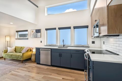 Tiny photo for 18 SW Roosevelt Avenue #4, Bend, OR 97702 (MLS # 220215877)