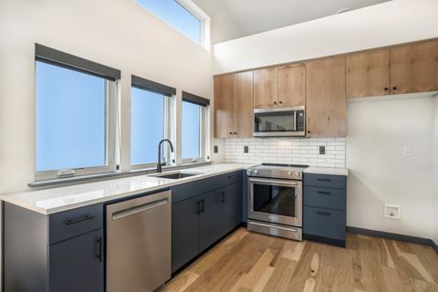 Tiny photo for 18 SW Roosevelt Avenue #4, Bend, OR 97702 (MLS # 220215877)