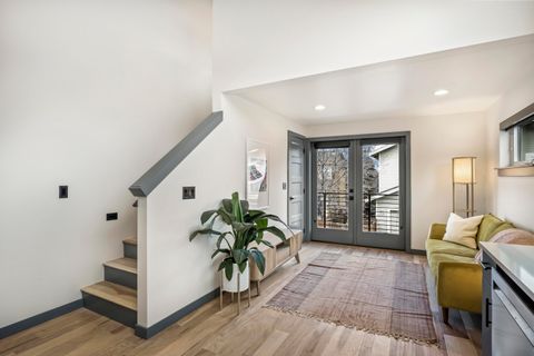 Tiny photo for 18 SW Roosevelt Avenue #4, Bend, OR 97702 (MLS # 220215877)