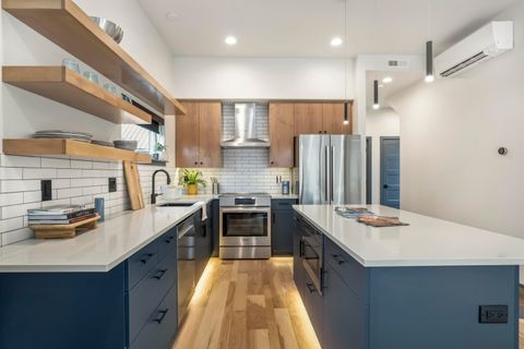 Tiny photo for 18 SW Roosevelt Avenue #4, Bend, OR 97702 (MLS # 220215877)