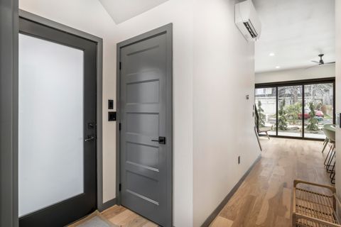 Tiny photo for 18 SW Roosevelt Avenue #4, Bend, OR 97702 (MLS # 220215877)