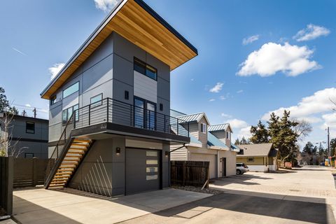 Tiny photo for 18 SW Roosevelt Avenue #4, Bend, OR 97702 (MLS # 220215877)