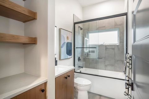 Tiny photo for 18 SW Roosevelt Avenue #4, Bend, OR 97702 (MLS # 220215877)