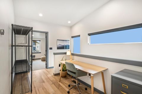 Tiny photo for 18 SW Roosevelt Avenue #4, Bend, OR 97702 (MLS # 220215877)