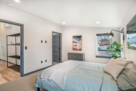 Tiny photo for 18 SW Roosevelt Avenue #4, Bend, OR 97702 (MLS # 220215877)