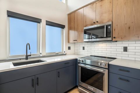 Tiny photo for 18 SW Roosevelt Avenue #4, Bend, OR 97702 (MLS # 220215877)