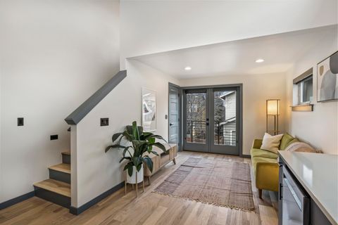 Tiny photo for 18 SW Roosevelt Avenue #4, Bend, OR 97702 (MLS # 220215877)