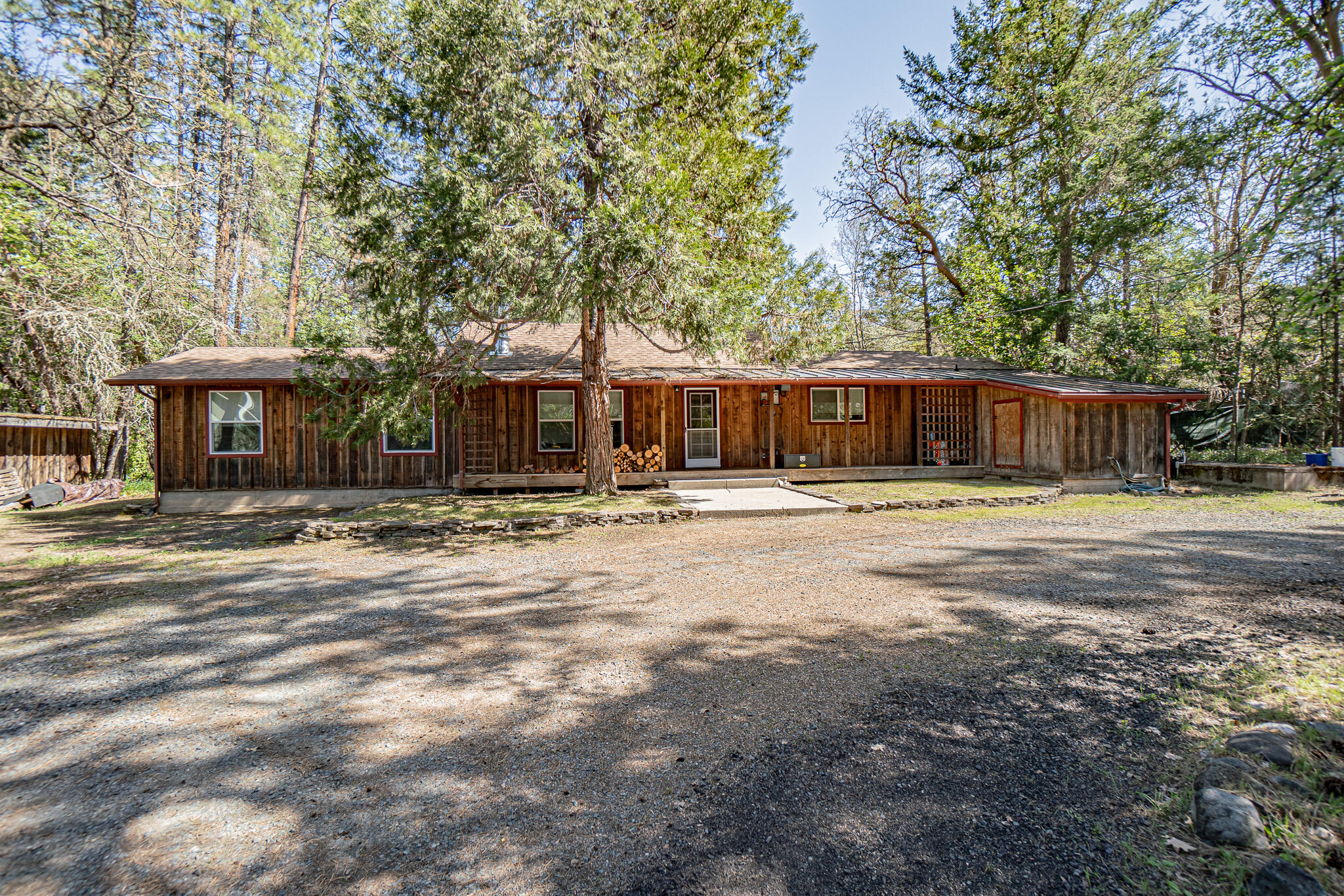 1724 Foots Creek R Fork Road