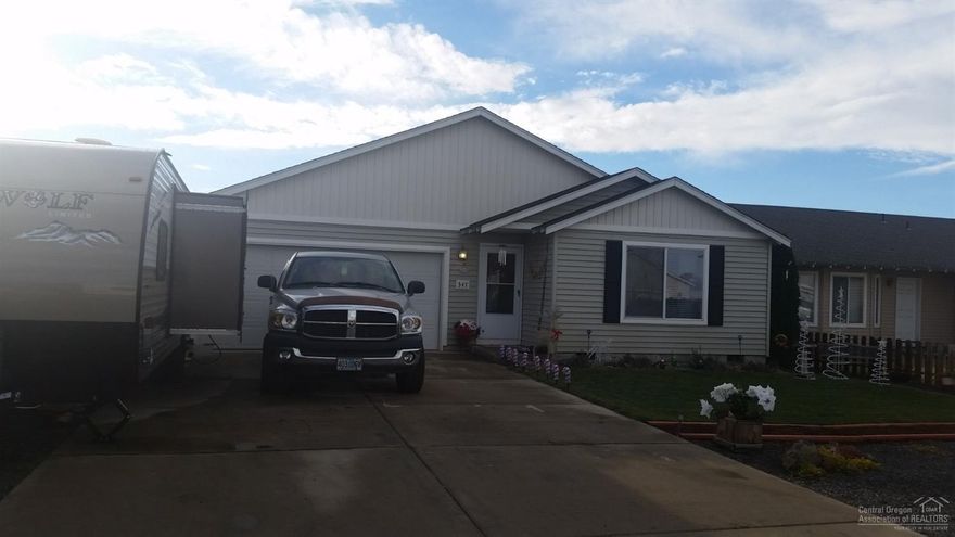Very cute and clean, completely updated single level home in Culver. 3 bedrooms, 2 baths on private lot with RV parking and 30 AMP plug. RV dump is right down the street along with yard debris disposal area. Easy drive to Bend and Redmond from the quiet town of Culver.