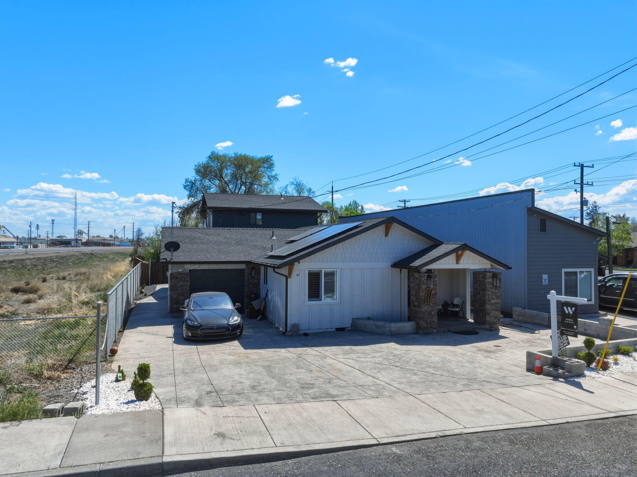 124 W Antler Avenue