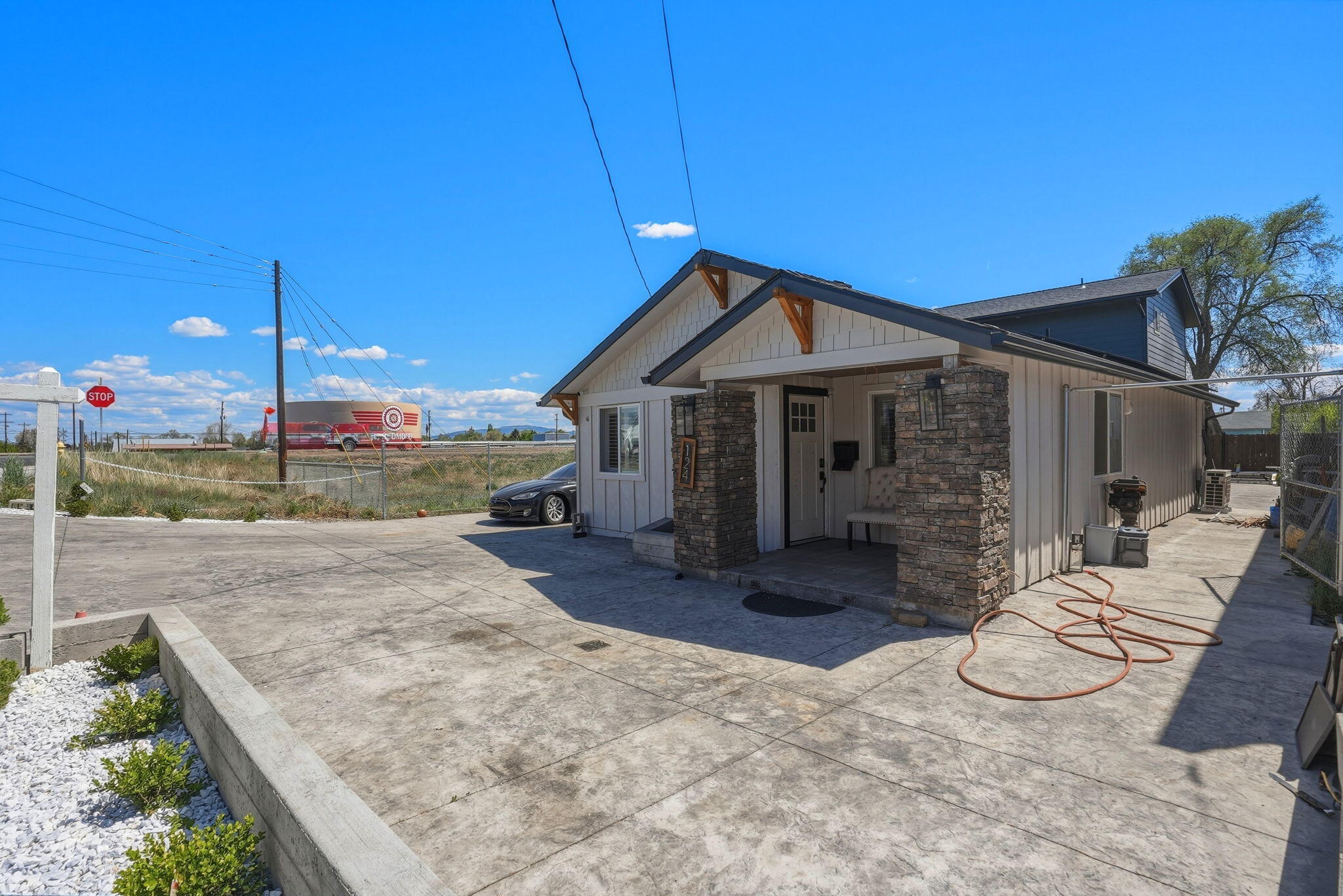 124 W Antler Avenue