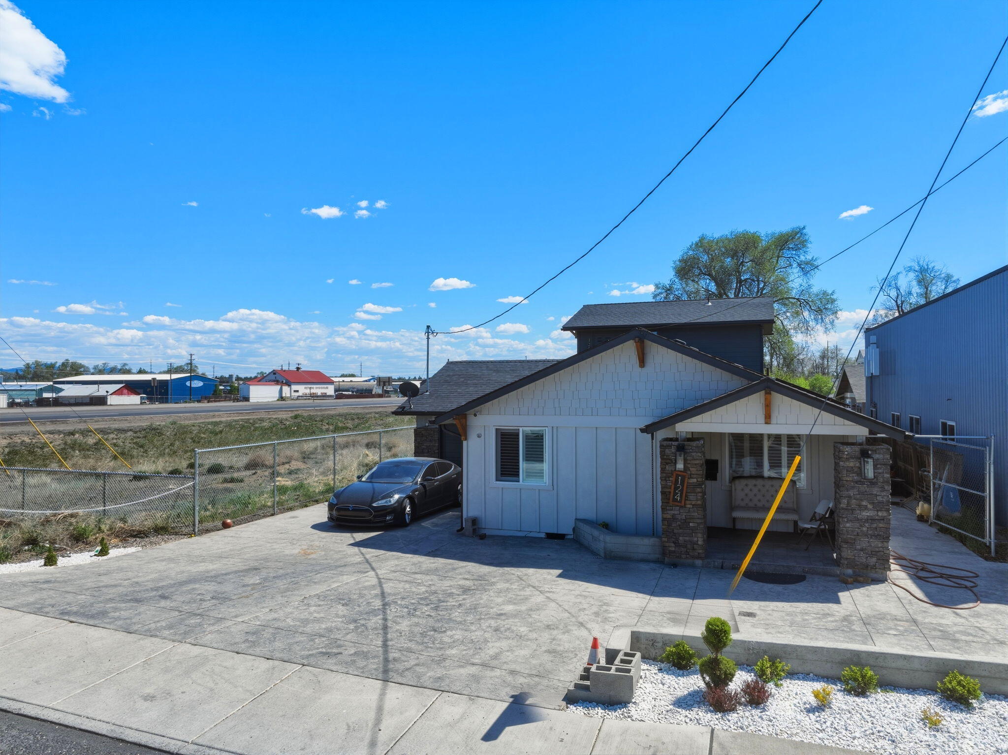 124 W Antler Avenue
