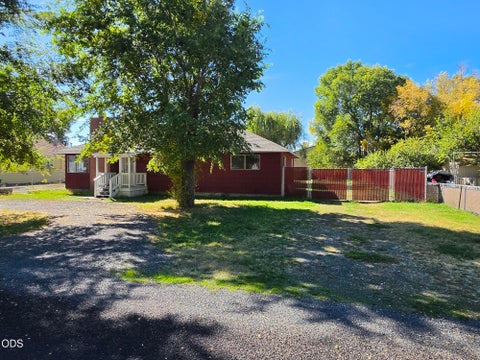 Photo of 2746 Bisbee Street, Klamath Falls, OR 97603 (MLS # 220229350)