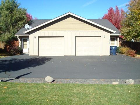 2721 SW Salmon Avenue Redmond OR 97756