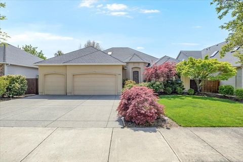 Photo of 162 Bellerive Drive, Eagle Point, OR 97524 (MLS # 220219415)