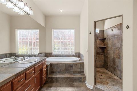 Tiny photo for 162 Bellerive Drive, Eagle Point, OR 97524 (MLS # 220219415)