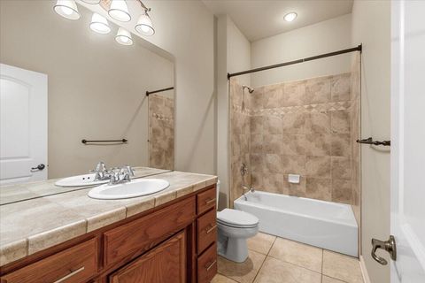 Tiny photo for 162 Bellerive Drive, Eagle Point, OR 97524 (MLS # 220219415)