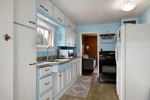 Tiny photo for 243 W Adams Avenue, Sisters, OR 97759 (MLS # 220217392)