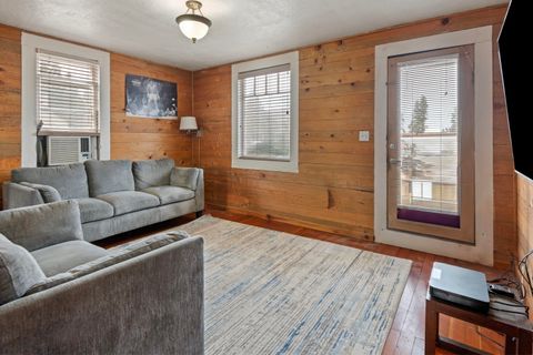 Tiny photo for 243 W Adams Avenue, Sisters, OR 97759 (MLS # 220217392)