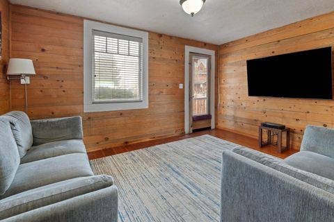 Tiny photo for 243 W Adams Avenue, Sisters, OR 97759 (MLS # 220217392)