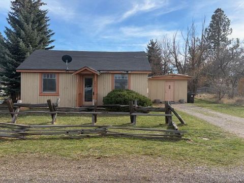 Photo of 243 W Adams Avenue, Sisters, OR 97759 (MLS # 220217392)