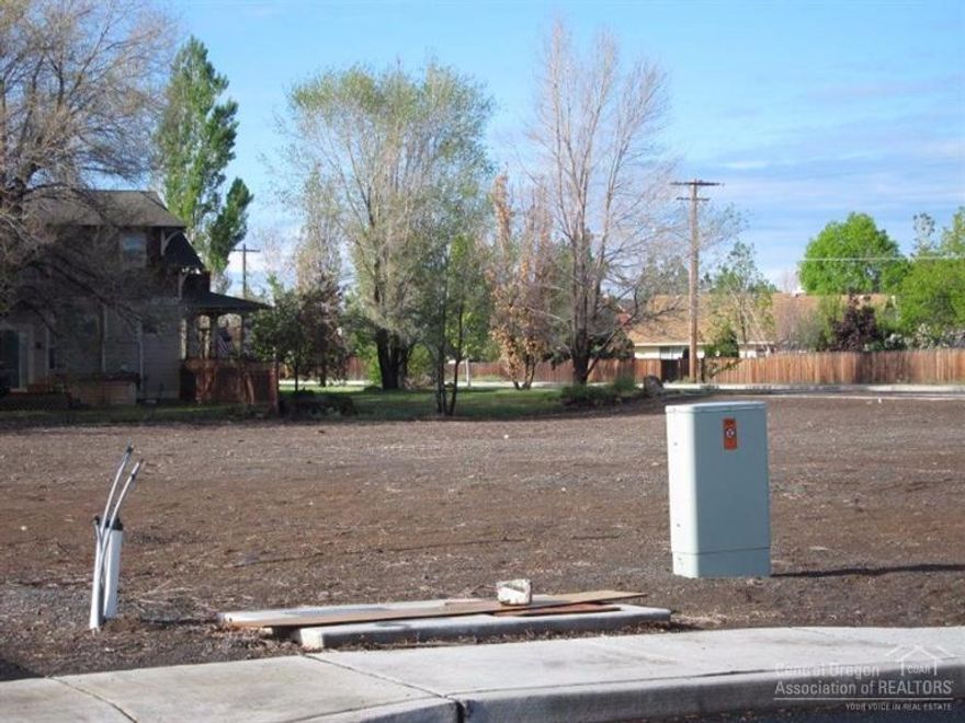Level Duplex lot ready to build on. Close to schools, downtown, shopping and medical. One other lot available for sale, 151309BC TL #12200. Utilities are to property.