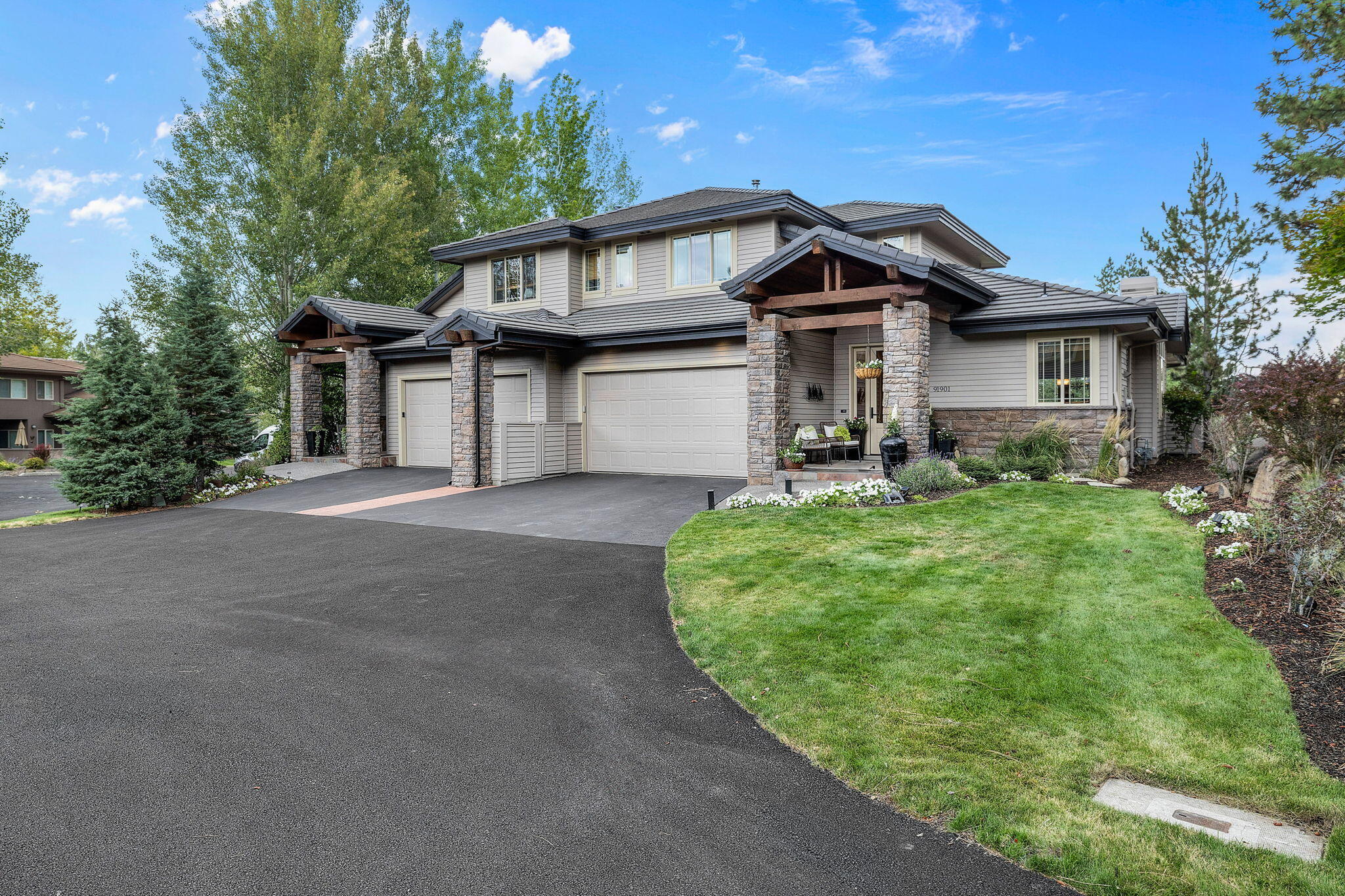 Broken Top - Residential