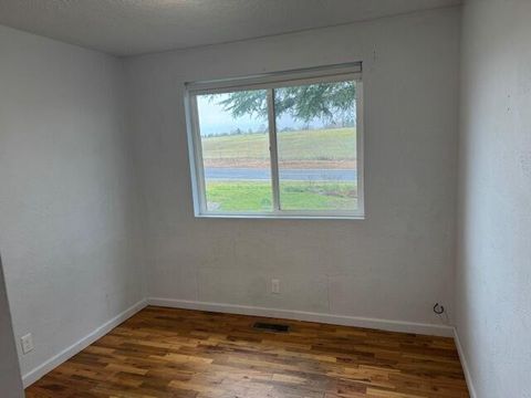 Tiny photo for 2473 Corona Avenue, Medford, OR 97504 (MLS # 220215156)