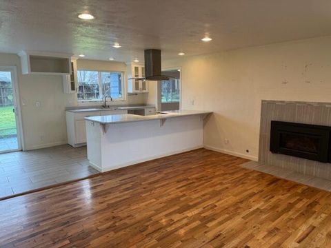 Tiny photo for 2473 Corona Avenue, Medford, OR 97504 (MLS # 220215156)