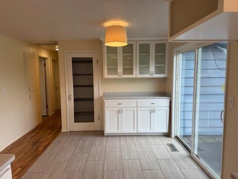 Tiny photo for 2473 Corona Avenue, Medford, OR 97504 (MLS # 220215156)