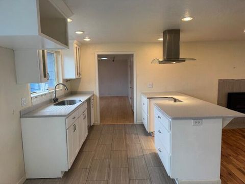 Tiny photo for 2473 Corona Avenue, Medford, OR 97504 (MLS # 220215156)