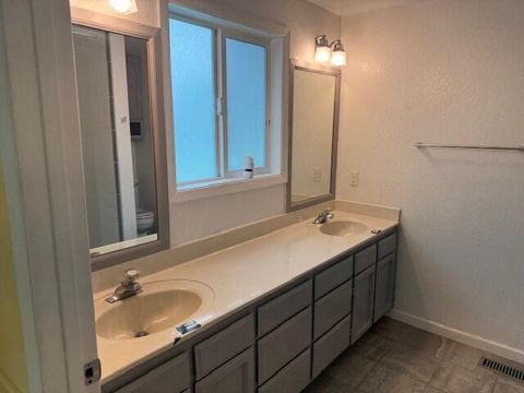 Tiny photo for 2473 Corona Avenue, Medford, OR 97504 (MLS # 220215156)