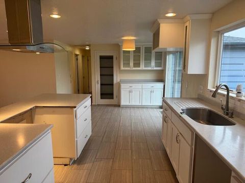 Tiny photo for 2473 Corona Avenue, Medford, OR 97504 (MLS # 220215156)