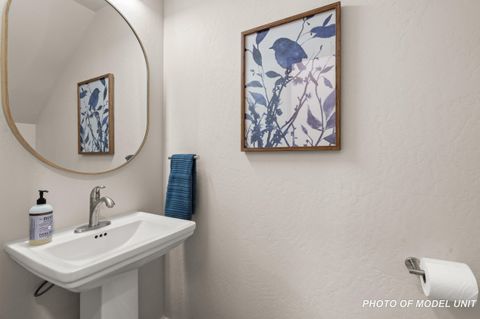 Tiny photo for 2032 Sunset Drive #1, Medford, OR 97501 (MLS # 220221172)