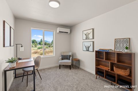 Tiny photo for 2032 Sunset Drive #1, Medford, OR 97501 (MLS # 220221172)