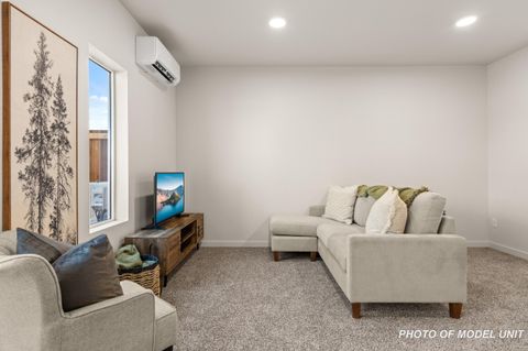 Tiny photo for 2032 Sunset Drive #1, Medford, OR 97501 (MLS # 220221172)