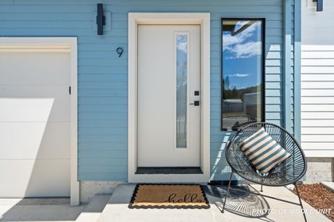Tiny photo for 2032 Sunset Drive #1, Medford, OR 97501 (MLS # 220221172)