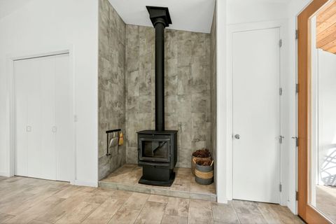 Tiny photo for 909 Upper Applegate Road, Jacksonville, OR 97530 (MLS # 220212615)