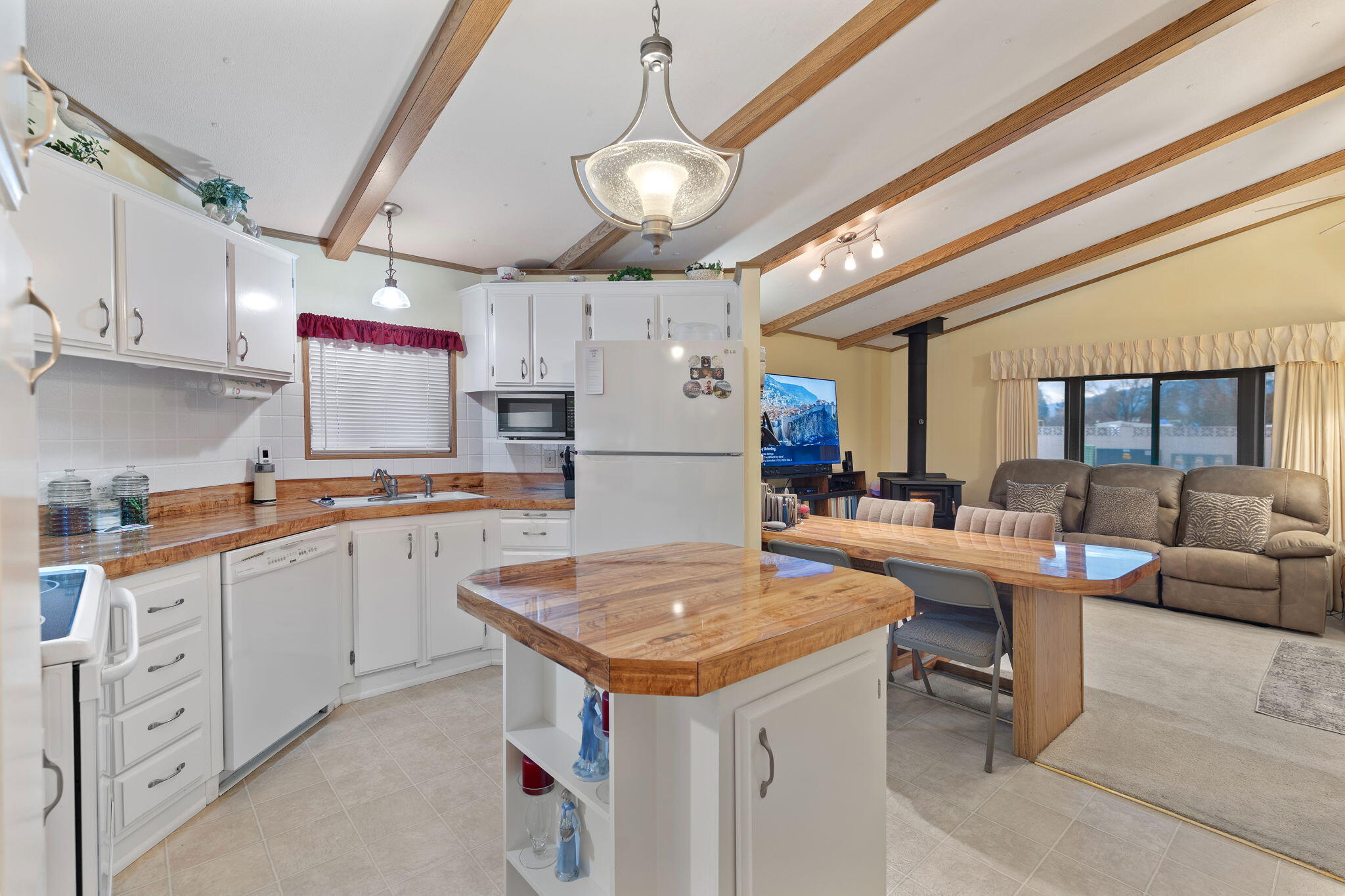 Rogue Lea Estates - Residential