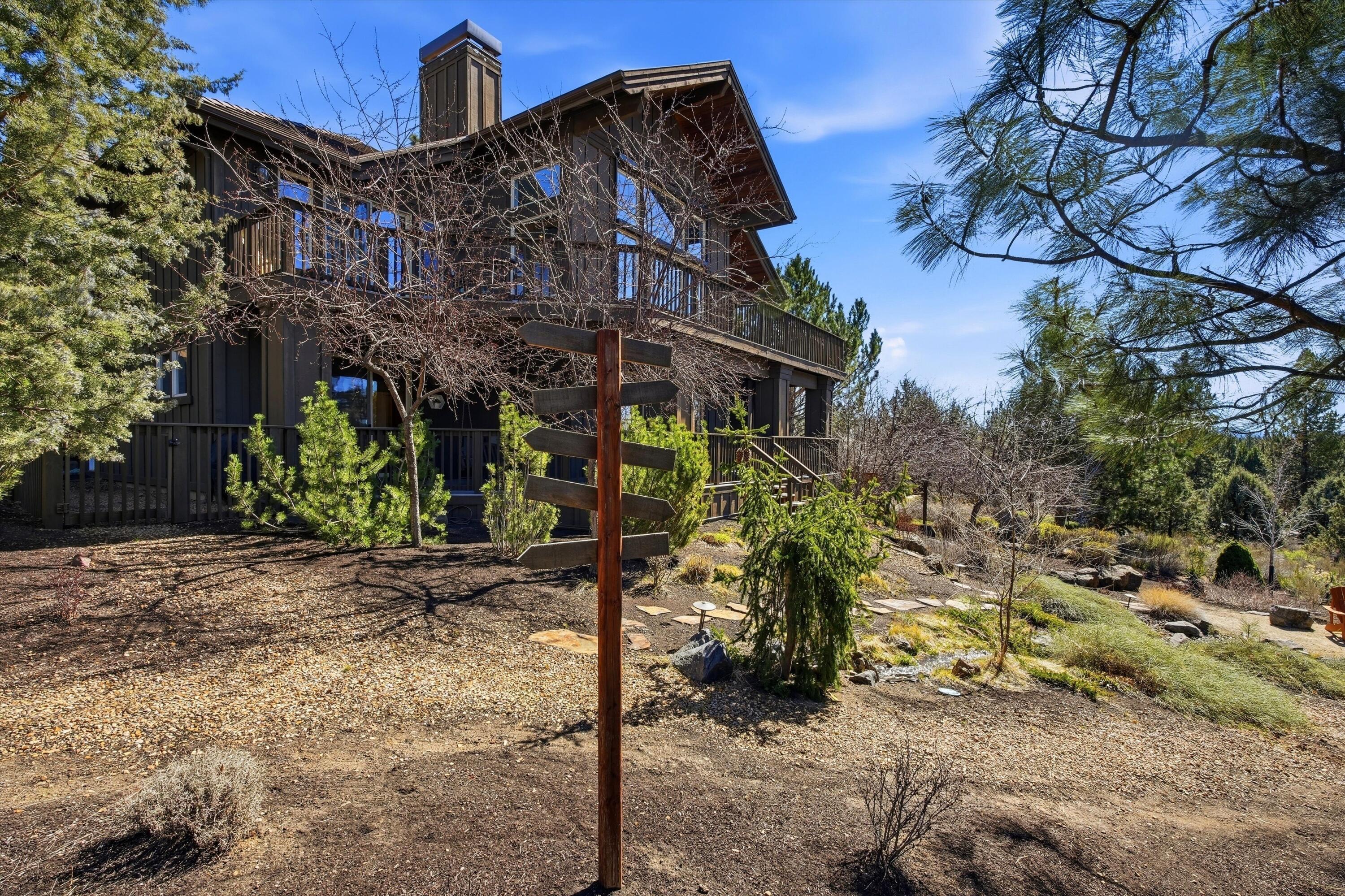 15 SW Quail Butte Place