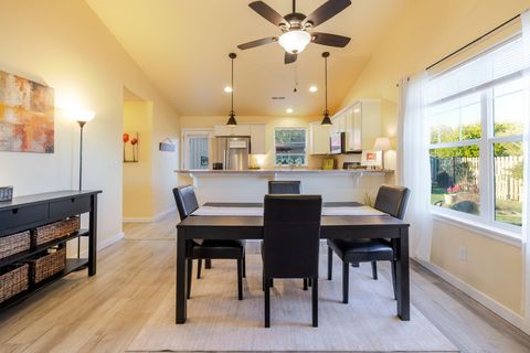 Tiny photo for 3242 SW Juniper Avenue, Redmond, OR 97756 (MLS # 220219803)