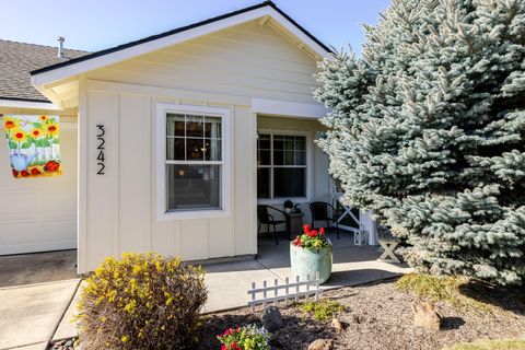 Tiny photo for 3242 SW Juniper Avenue, Redmond, OR 97756 (MLS # 220219803)