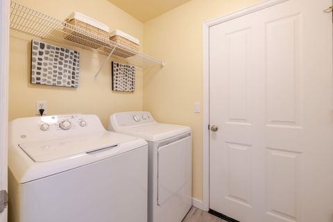 Tiny photo for 3242 SW Juniper Avenue, Redmond, OR 97756 (MLS # 220219803)