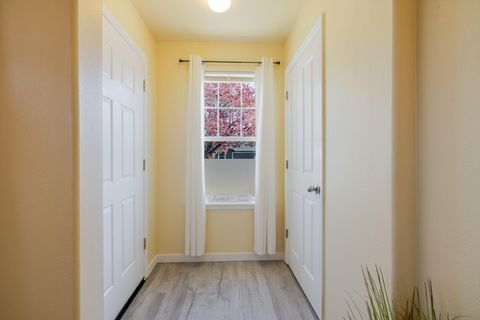 Tiny photo for 3242 SW Juniper Avenue, Redmond, OR 97756 (MLS # 220219803)