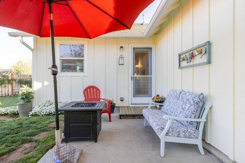 Tiny photo for 3242 SW Juniper Avenue, Redmond, OR 97756 (MLS # 220219803)