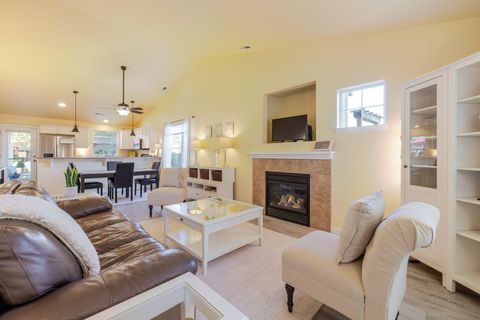 Tiny photo for 3242 SW Juniper Avenue, Redmond, OR 97756 (MLS # 220219803)