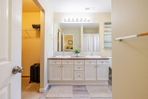 Tiny photo for 3242 SW Juniper Avenue, Redmond, OR 97756 (MLS # 220219803)