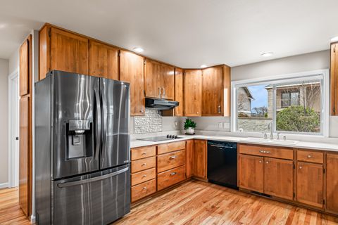 Tiny photo for 3115 Salishan Court, Medford, OR 97504 (MLS # 220216990)