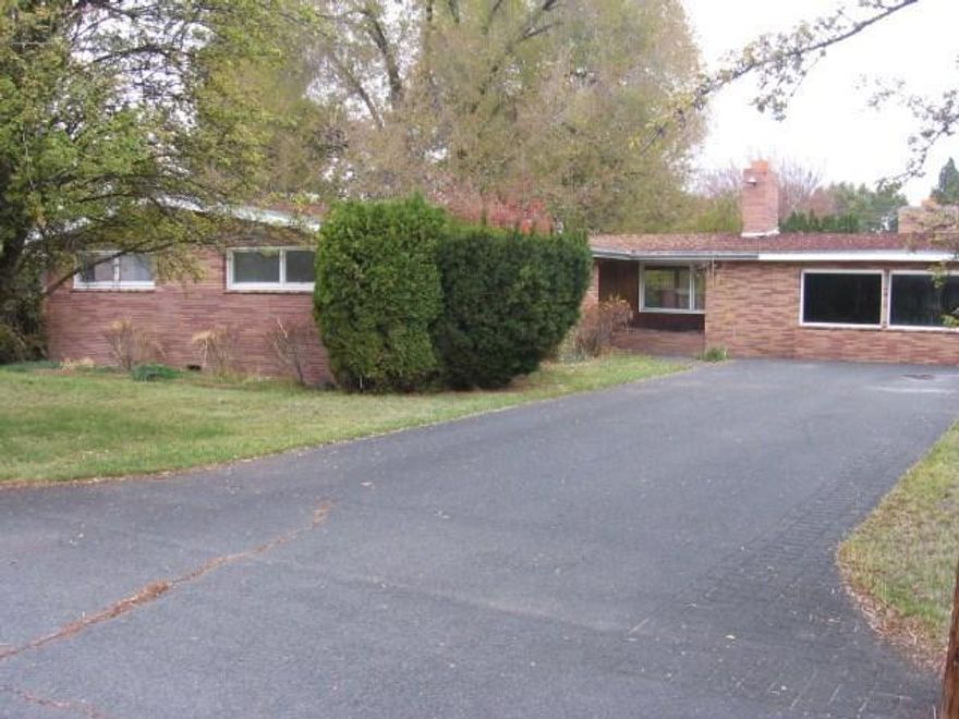 This Home Is Located In A Quiet Suburban Area Close To Great Schools. Has A Large Family Room And Separate Living Room. Would Make A Perfect Family Home. Fully Fenced Backyard With Covered Patio For Entertaining. 2 Well Built Storage Buildings. Lots Of Off Street Parking.